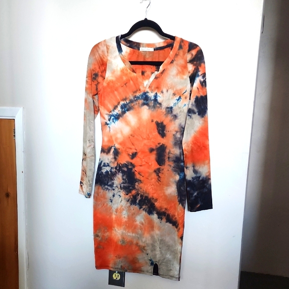 Heart Hips Dresses & Skirts - NWOT Heart Hips Orange/Blue/Beige Bodycon V-Neck Dress